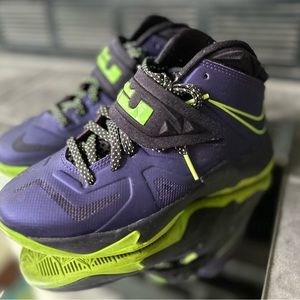 Nike zoom LeBron soldier shoes green /purple 3.5y